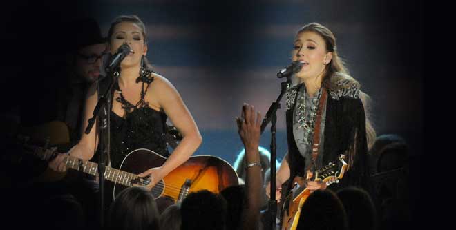 Maddie & Tae – Hot Duo!